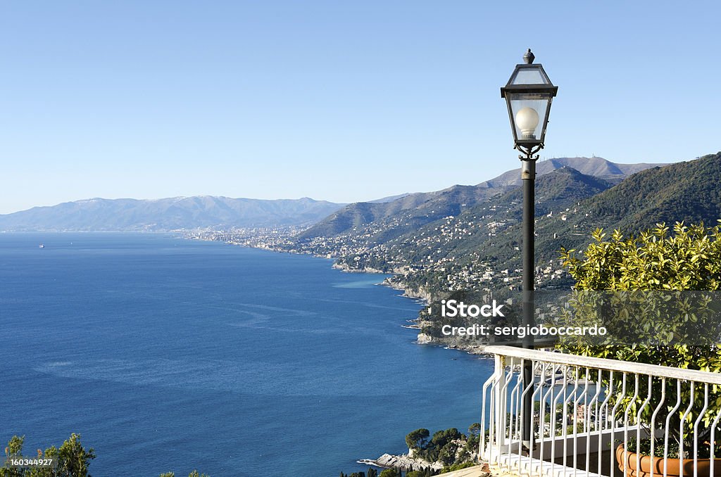 Vista sopra Camogli - Foto stock royalty-free di Ambientazione esterna