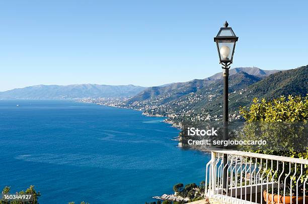 Foto de Visualizar Acima Camogli e mais fotos de stock de Camogli - Camogli, Corrimão - Característica de construção, Exterior