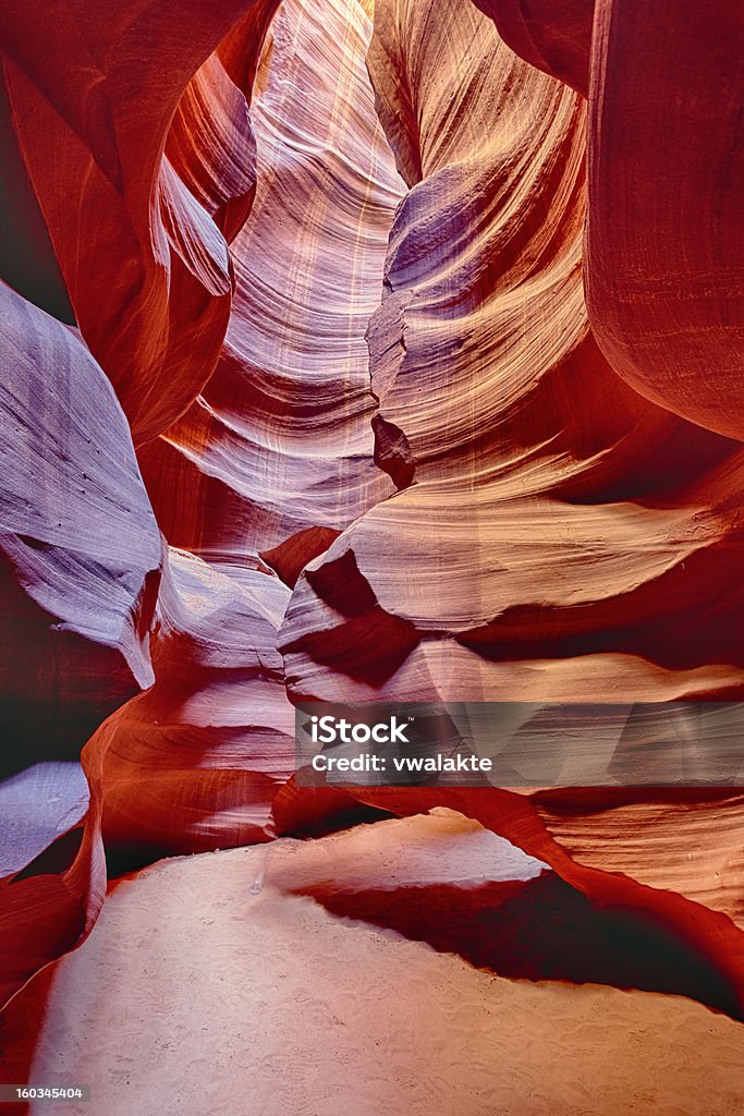 Visualizzazione verticale dell'Antelope Canyon - Foto stock royalty-free di Ambientazione esterna