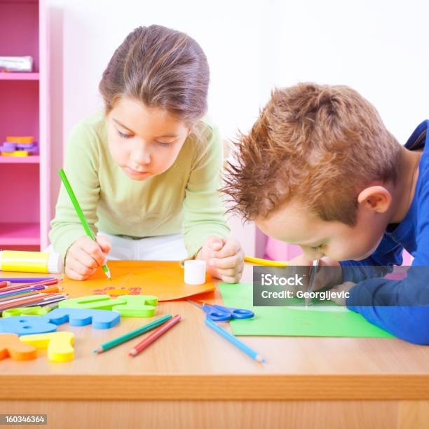 Foto de As Crianças Estão Jogando No Kindergarden e mais fotos de stock de Aluno de Jardim de Infância - Aluno de Jardim de Infância, Aprender, Brinquedo