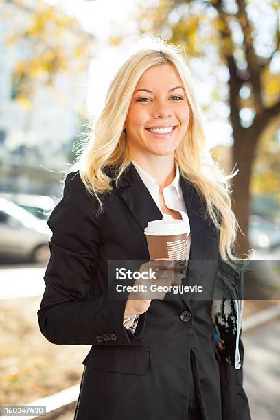 Empresaria De Descanso Foto de stock y más banco de imágenes de Adulto - Adulto, Adulto joven, Agarrar