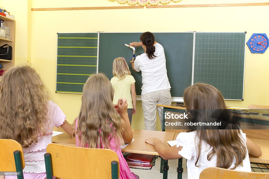 Crianças na escola - Foto de stock de Cadeira royalty-free