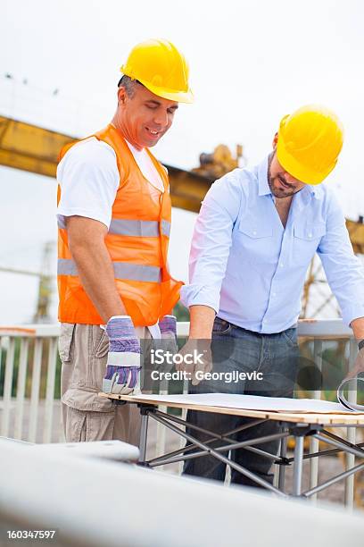 Photo libre de droit de Travailleurs De La Construction banque d'images et plus d'images libres de droit de Adulte - Adulte, Architecture, Bureau - Ameublement