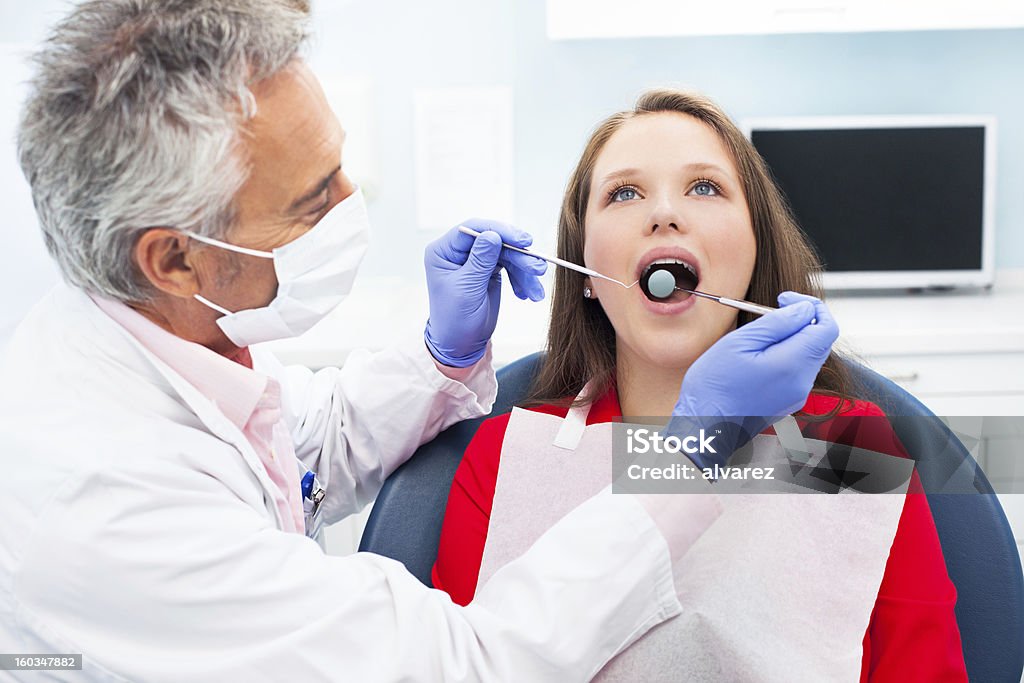 Jovem mulher no Dentista - Royalty-free Adulto maduro Foto de stock