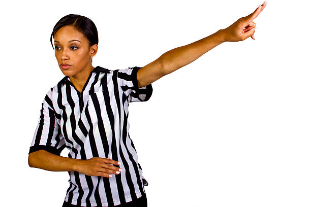 african american femme arbitre gestes une violation des - american football referee american culture striped photos et images de collection