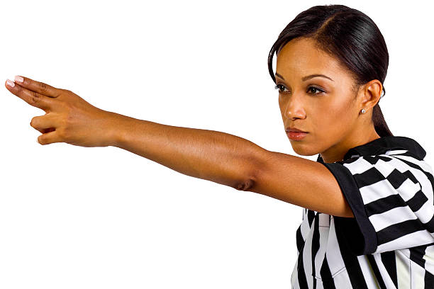 african american femme arbitre portant un uniforme rayées - american football referee american culture striped photos et images de collection
