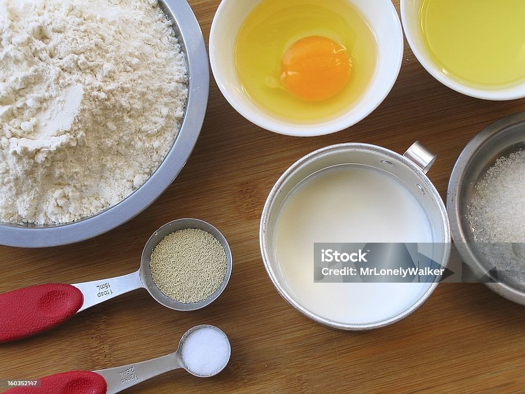 Los materiales de leche pan - Foto de stock de Aceite para cocinar libre de derechos