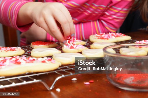 istock Decorating Valentine's Cookies 160353268