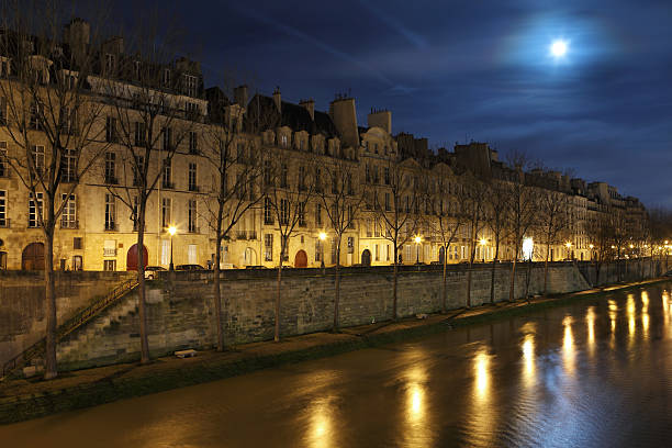 istock Seine in the night with moon 160353675