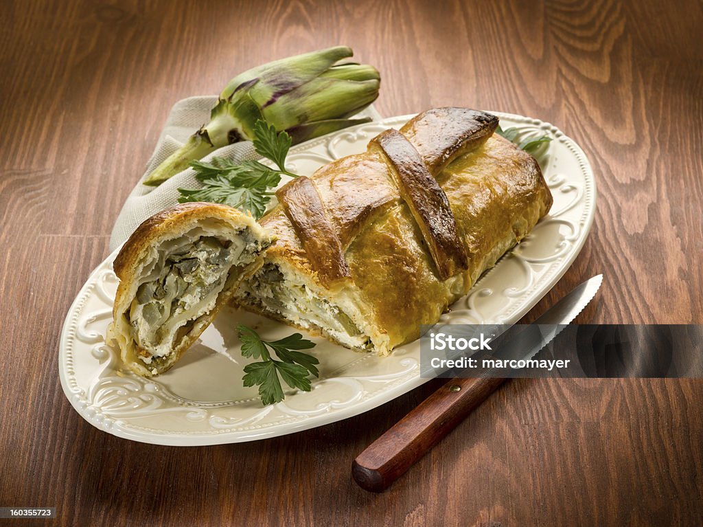 strudel con carciofi e ricotta - Foto stock royalty-free di Antipasto