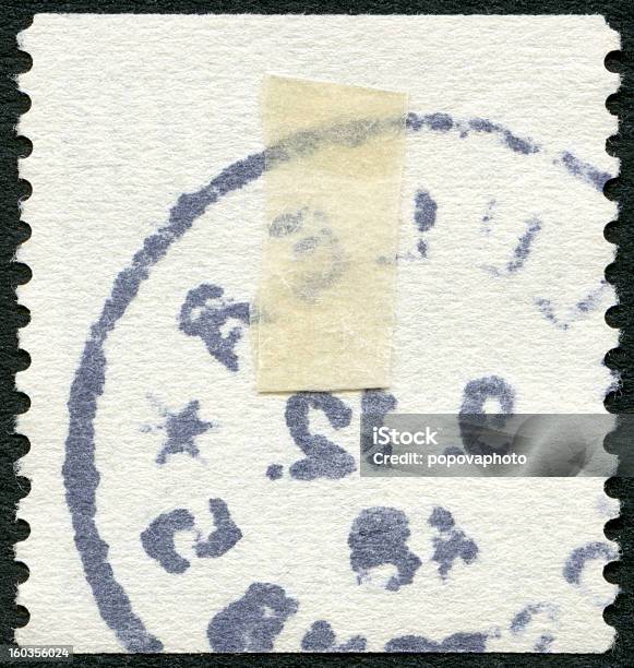 이 반대편이 선으로나 우표 0명에 대한 스톡 사진 및 기타 이미지 - 0명, 검정색 배경, 구멍 뚫기