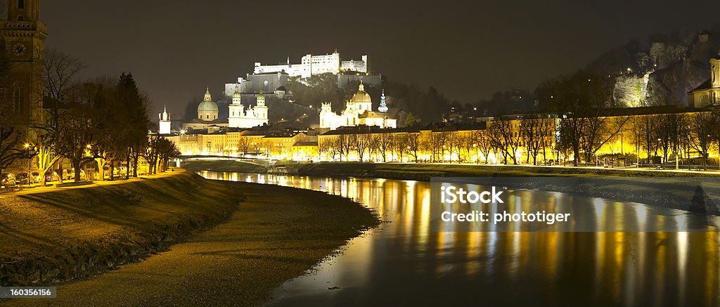 salzburg przez noc - Zbiór zdjęć royalty-free (Austria)