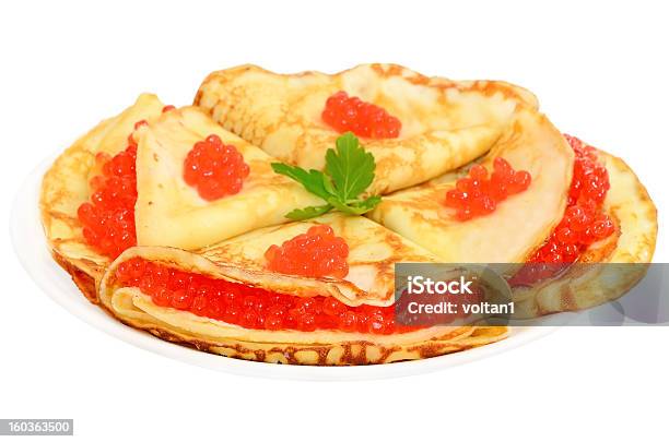 Photo libre de droit de Crêpes Au Caviar De Saumon Sur Une Assiette banque d'images et plus d'images libres de droit de Aliment - Aliment, Alimentation lourde, Aliments et boissons