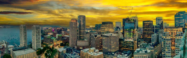 panorama boston cityscape patrząc na południe w kierunku south end i south boston - boston skyline panoramic night zdjęcia i obrazy z banku zdjęć