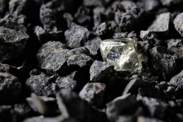 Petalite, petalite or castorite is an important mineral for obtaining lithium, battery industry, lithium source