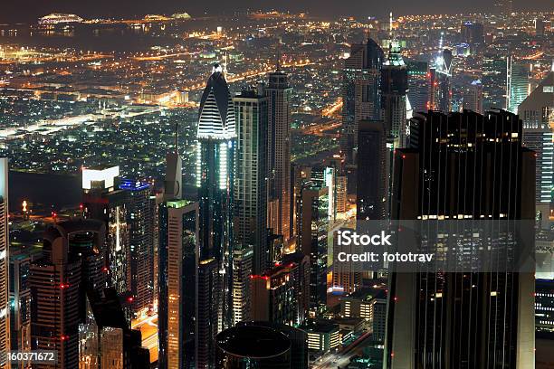 Skyline Del Quartiere Finanziario Di Dubai - Fotografie stock e altre immagini di Affari - Affari, Albergo, Albergo di lusso