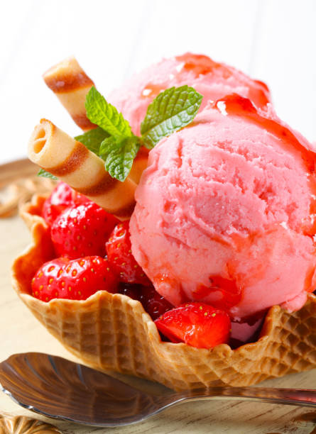 istock Ice cream with strawberries in wafer bowl 160374732