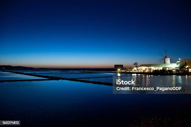 Tramonto Sulle Физиологический Раствор Di Trapani Марсала — стоковые фотографии и другие картинки Архитектура