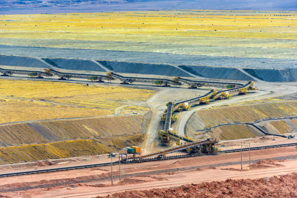 istock Portable conveyor belt machinery at a copper mine in Chile 1603770333