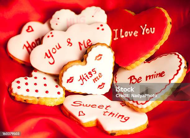 Valentines Cookies Foto de stock y más banco de imágenes de Alimento - Alimento, Arreglo, Color - Tipo de imagen