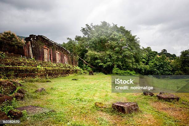 Wat Phu Foto de stock y más banco de imágenes de Aire libre - Aire libre, Angkor, Anticuado