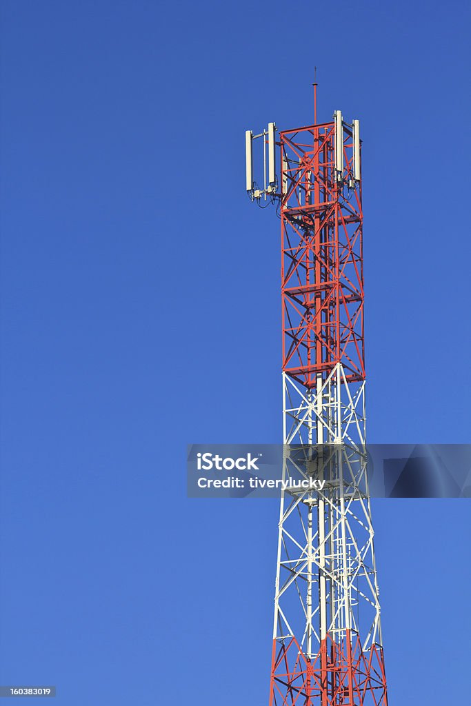 Torre de comunicações - Foto de stock de Antena - Equipamento de telecomunicações royalty-free