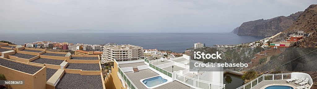 La ciudad de Los Los Gigantes en Tenerife - Foto de stock de Acantilado libre de derechos