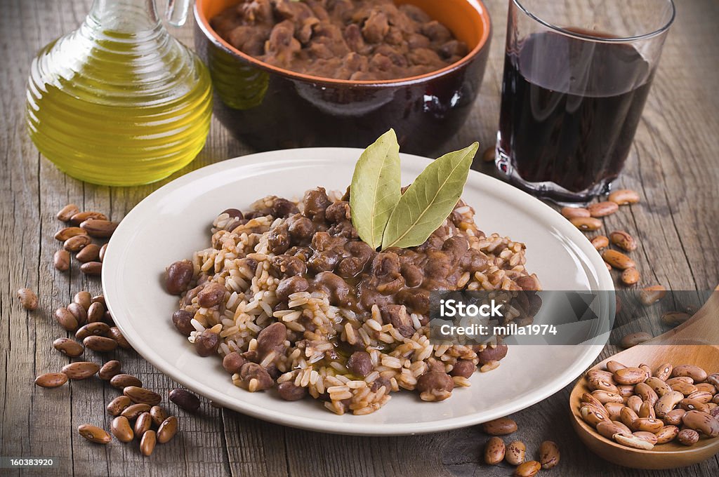 Arroz y algarrobas. - Foto de stock de Aceite de oliva libre de derechos