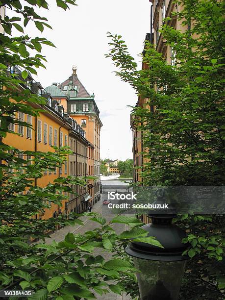 Foto de Edifícios Em Estocolmo e mais fotos de stock de Arquitetura - Arquitetura, Calçada, Casa