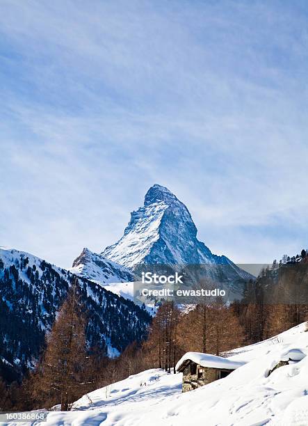 Góra Matterhorn Górskich W Zermatt Szwajcarii Zima W Alpy Szwajcarskie - zdjęcia stockowe i więcej obrazów Alpy