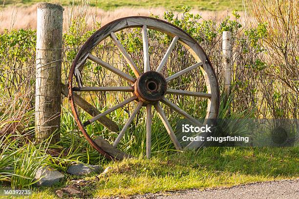 Agricoltura Car Wheel Abbandonato - Fotografie stock e altre immagini di Abbandonato - Abbandonato, Agricoltura, Antico - Vecchio stile
