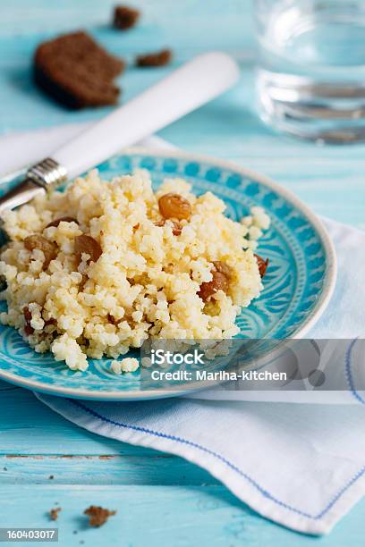 Hirse Porrige Mit Rosinen Stockfoto und mehr Bilder von Blau - Blau, Brotsorte, Fotografie