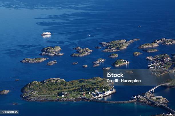 Kreuzfahrtschiff Von Lofoten Stockfoto und mehr Bilder von Fähre - Fähre, Inselgruppe Lofoten, Europa - Kontinent
