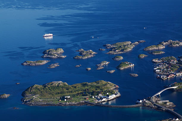 istock Cruise ship by Lofoten 160418036