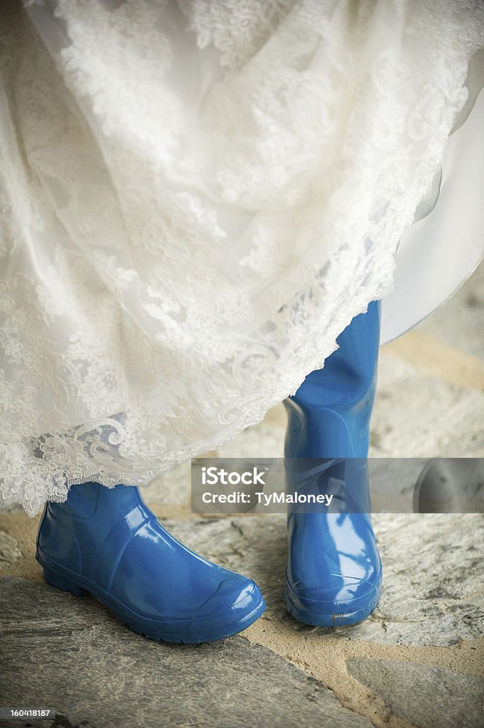 Gumboots w deszczu na swoim ślubem - Zbiór zdjęć royalty-free (Kalosz)