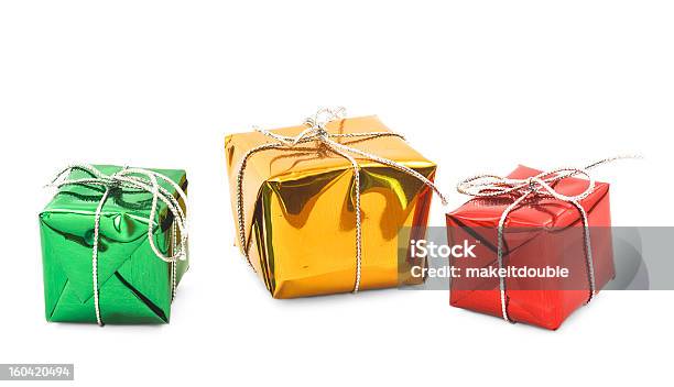 Rosso Verde Giallo Natale Scatole Regalo - Fotografie stock e altre immagini di Avvolto - Avvolto, Bianco, Brillante