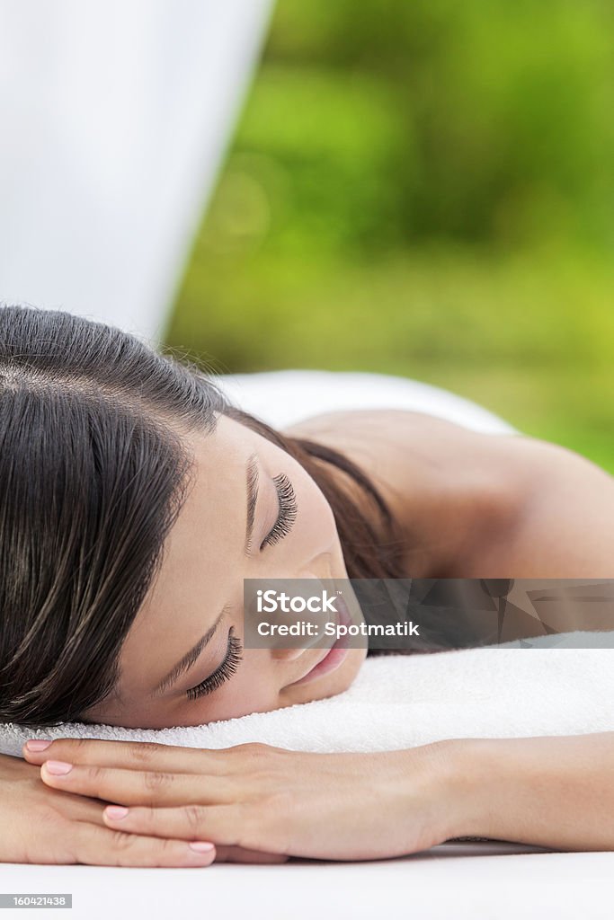 Glücklich asiatische chinesische Frau entspannenden Wellness-Spa - Lizenzfrei Alternative Behandlungsmethode Stock-Foto