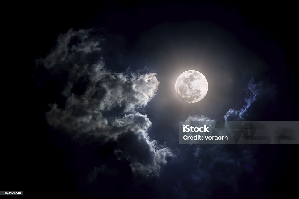 Luna in un giorno nuvoloso - Foto stock royalty-free di Luna