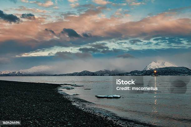 アラスカジョンフィッシングボートでサンセット - アラスカのストックフォトや画像を多数ご用意 - アラスカ, ホーマー, 日没