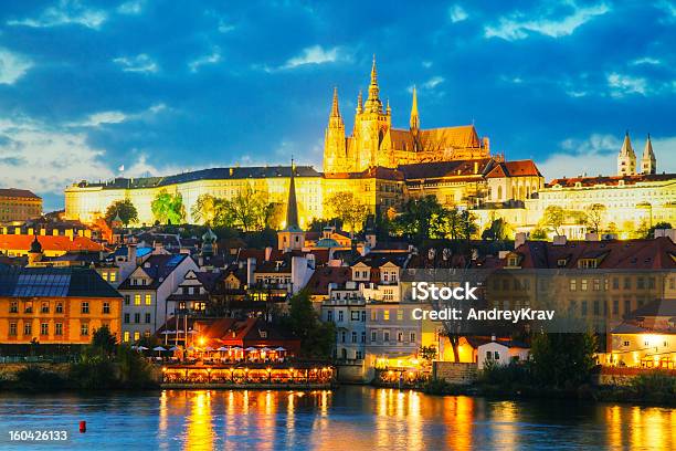 Visão Geral Da Velha Praga Da Ponte Carlos - Fotografias de stock e mais imagens de Praga - Boémia - Praga - Boémia, Anoitecer, Antigo