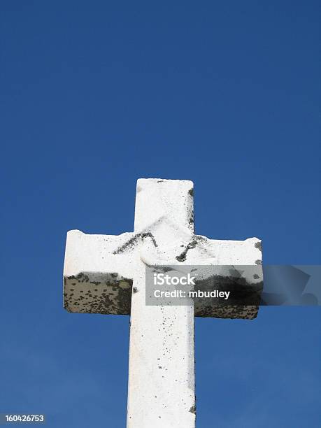 Weißes Cross Stockfoto und mehr Bilder von Blau - Blau, Fotografie, Friedhof