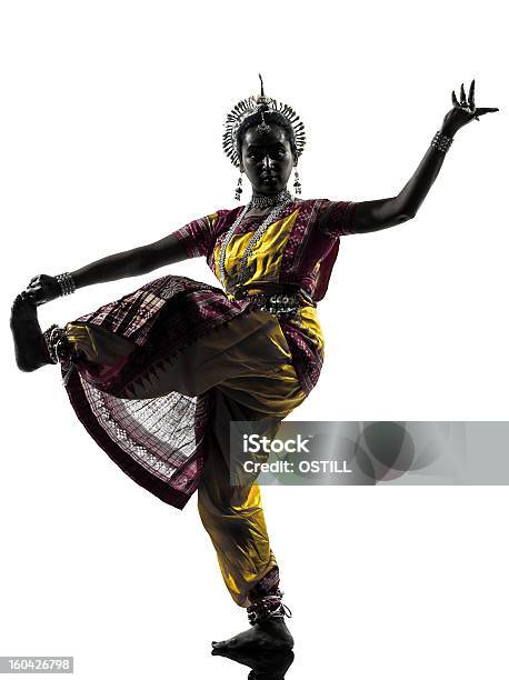 Bailarina De Baile De Silueta De Mujer India Foto de stock y más banco de imágenes de Actriz - Actriz, Actuación - Espectáculo, Actuación - Representación