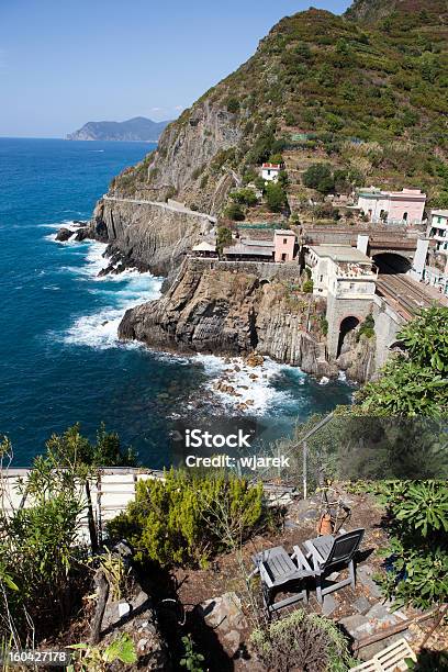 Schöne Küste In Cinque Terre Stockfoto und mehr Bilder von Bahnhof - Bahnhof, Bunt - Farbton, Cinque Terre