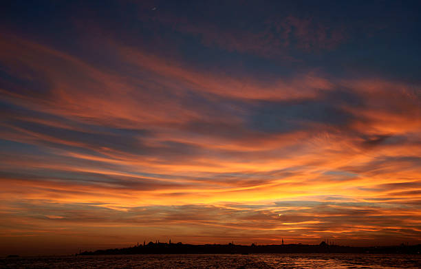 zachód słońca z istanbul - mistic zdjęcia i obrazy z banku zdjęć
