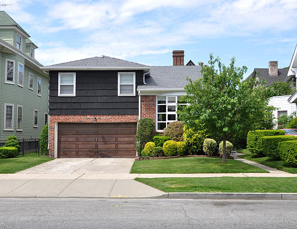 istock Suburban Home Landscaped front yard lawn 160433830