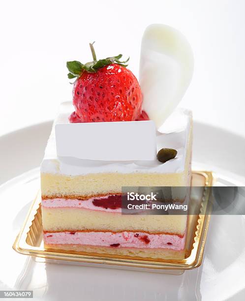 Strawberry Cake Slice Stockfoto und mehr Bilder von Abnehmen - Abnehmen, Beere - Obst, Beere - Pflanzenbestandteile