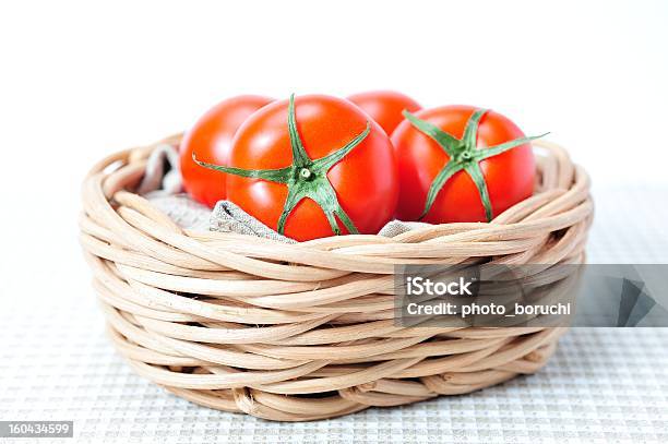 Delicioso Tomate - Fotografias de stock e mais imagens de Alimentação Saudável - Alimentação Saudável, Castanho, Cesto