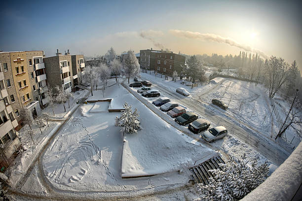 зима - winter snow street plattenbau стоковые фото и изображения