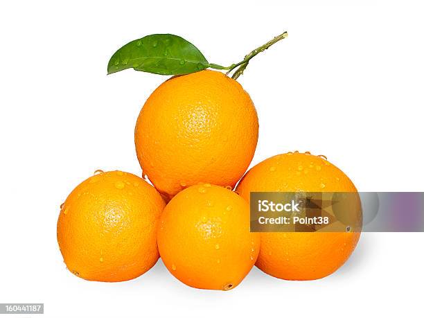 Cuatro Apilado Naranjas Foto de stock y más banco de imágenes de Agua - Agua, Alimento, Amarillo - Color