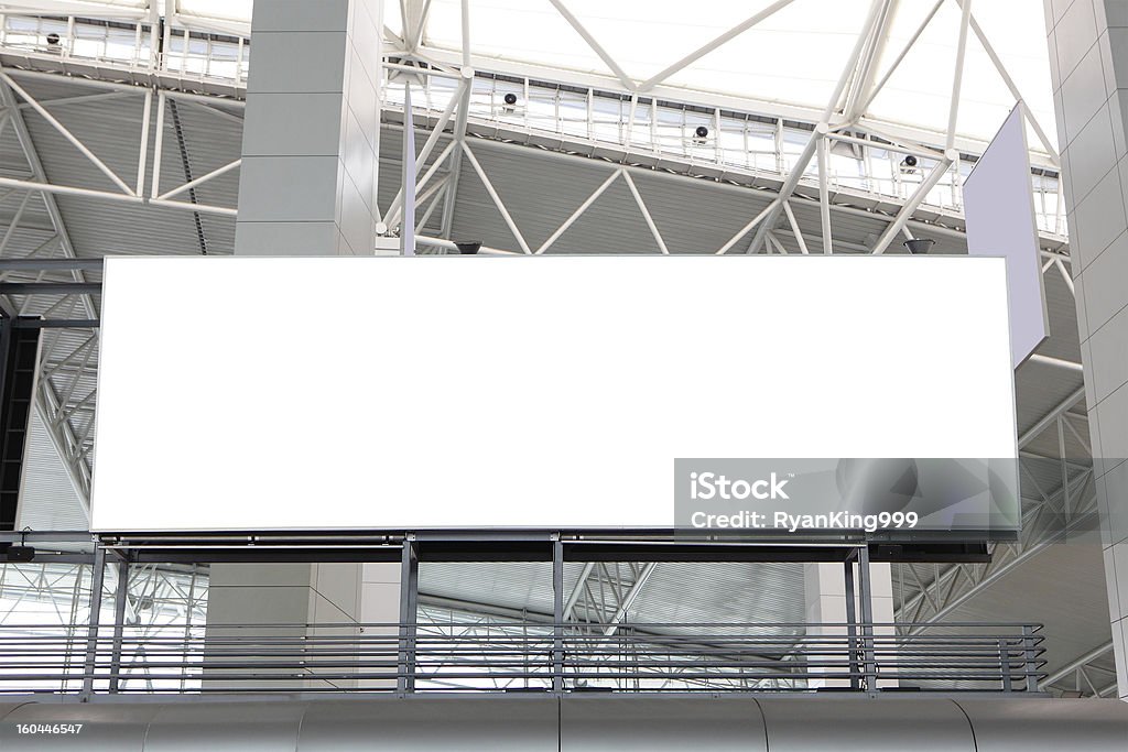 Grand panneau d'affichage vide dans l'aéroport - Photo de Aéroport libre de droits
